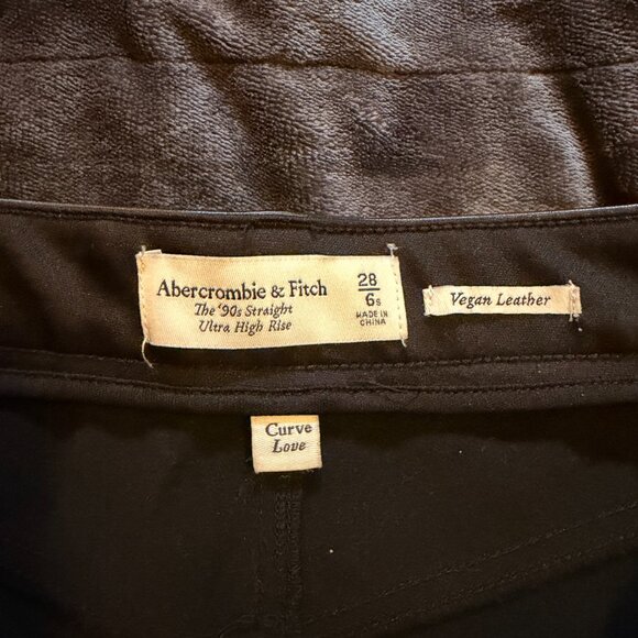 Abercrombie & Fitch Curve Love - Ultra High Waist Vegan Leather Split Hem Pants - Picture 3 of 5